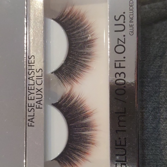 false eyelash - Picture 3 of 3